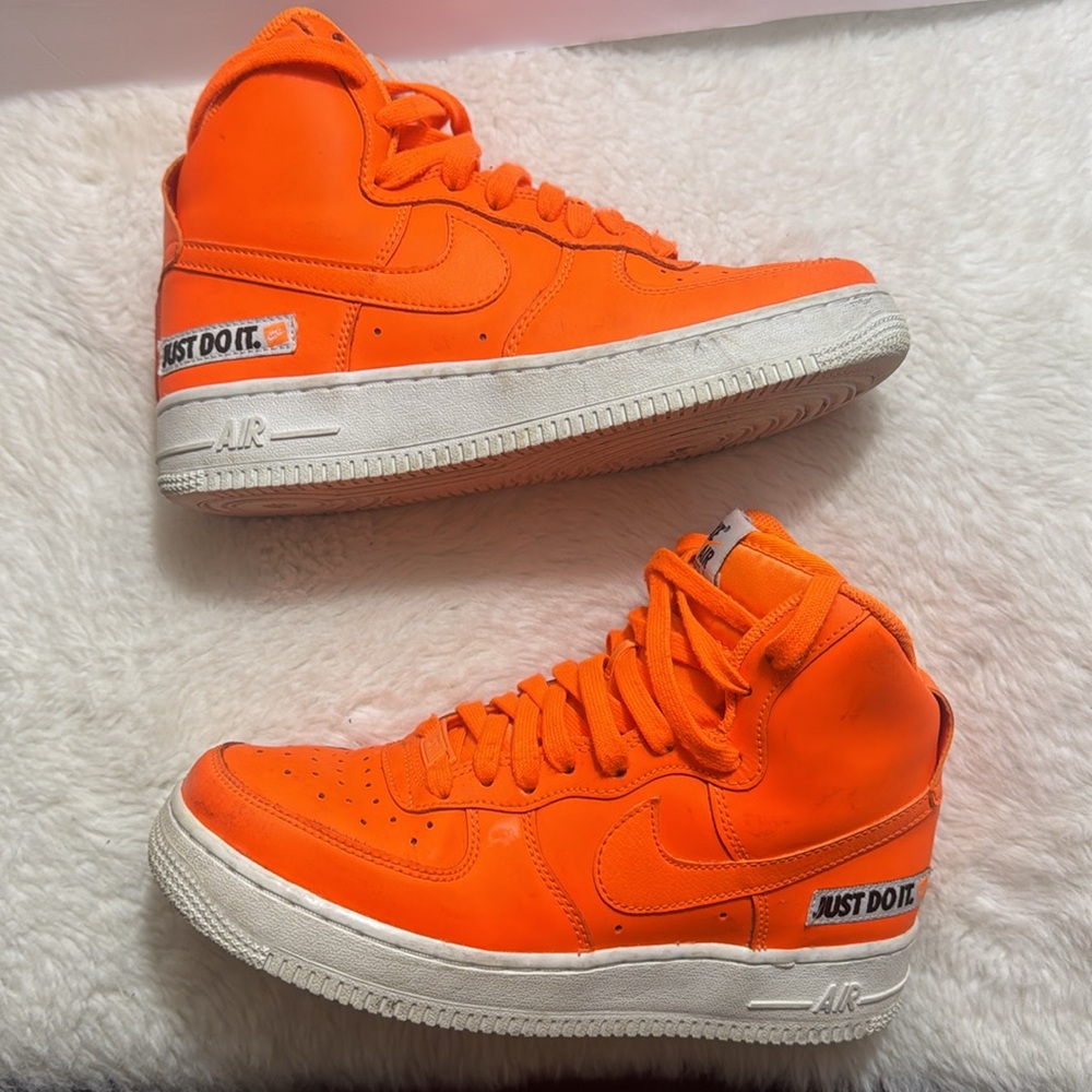 Orange Nike Air Kids shoes size 5.5Y. Unisex.